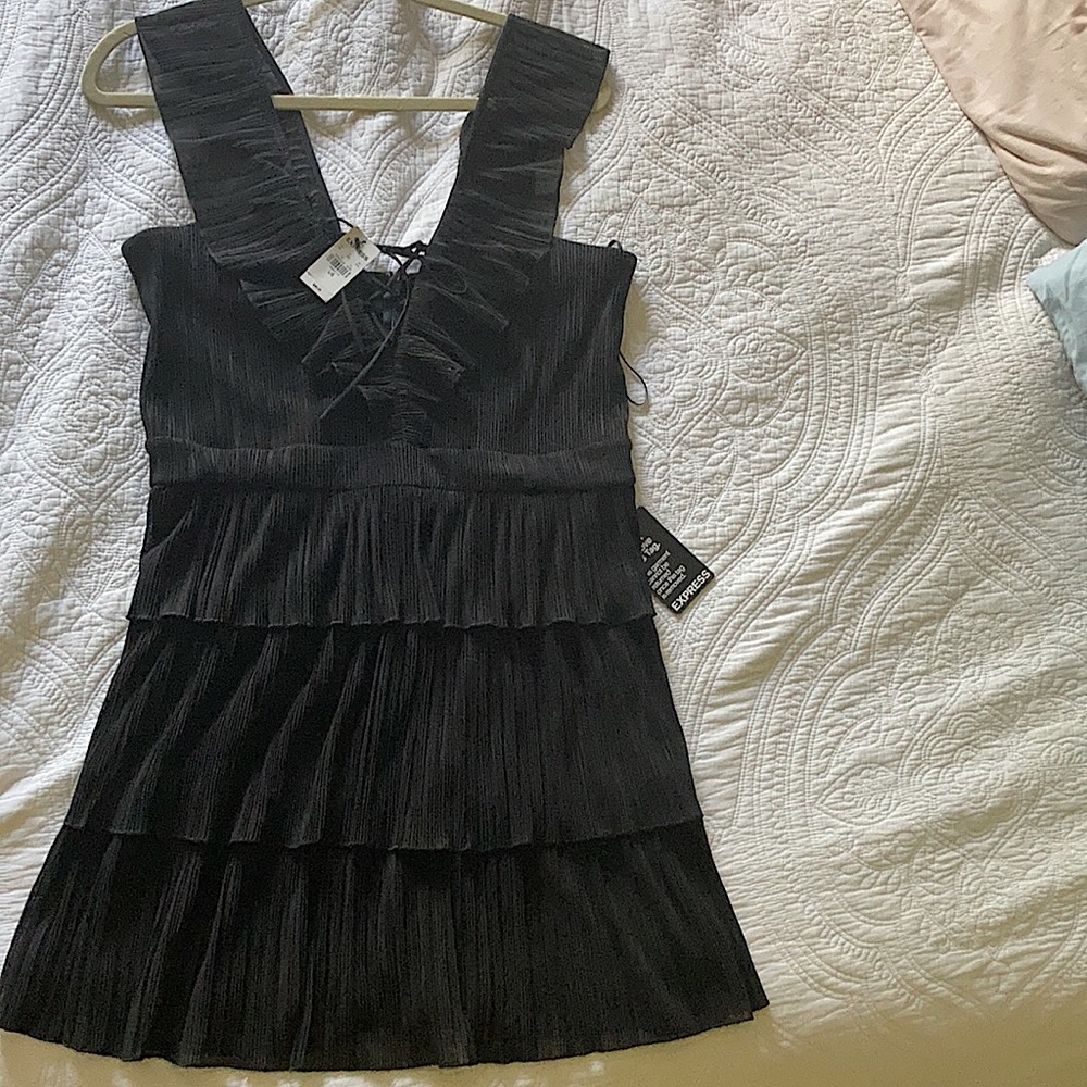 Ruffled express dress, size large.